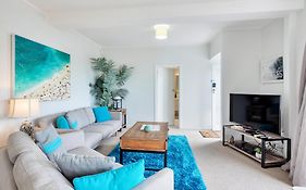Bright Kingsland Contemporary